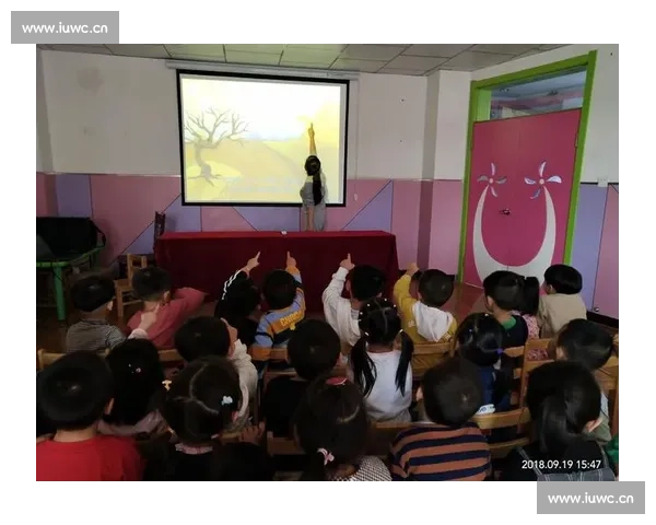 《两只小船儿孤孤零零飘荡江心的柔情与寂寞往事》